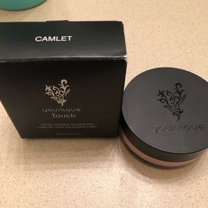 Younique Touch loose powder foundation